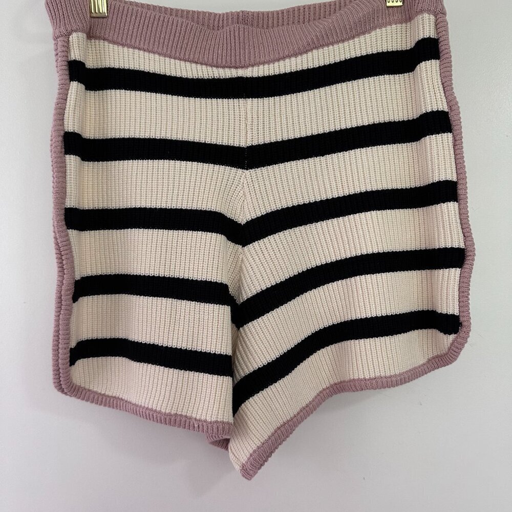Flat White Knit Crop top and shorts - Picture 4 of 5